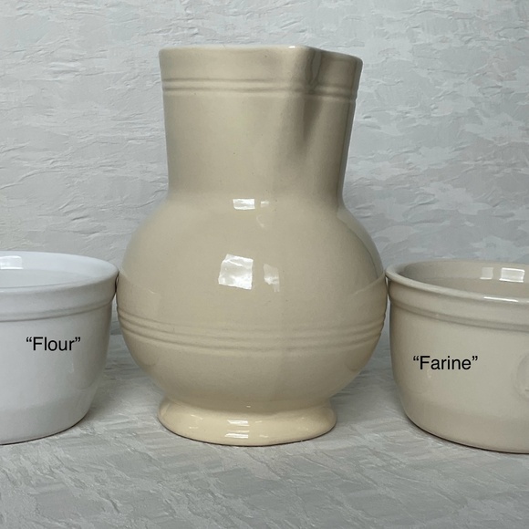 Emile Henry Le Poitier Créme Ivoire Serving Set Three (3) Pieces Pitchers & Bowl - Picture 16 of 16